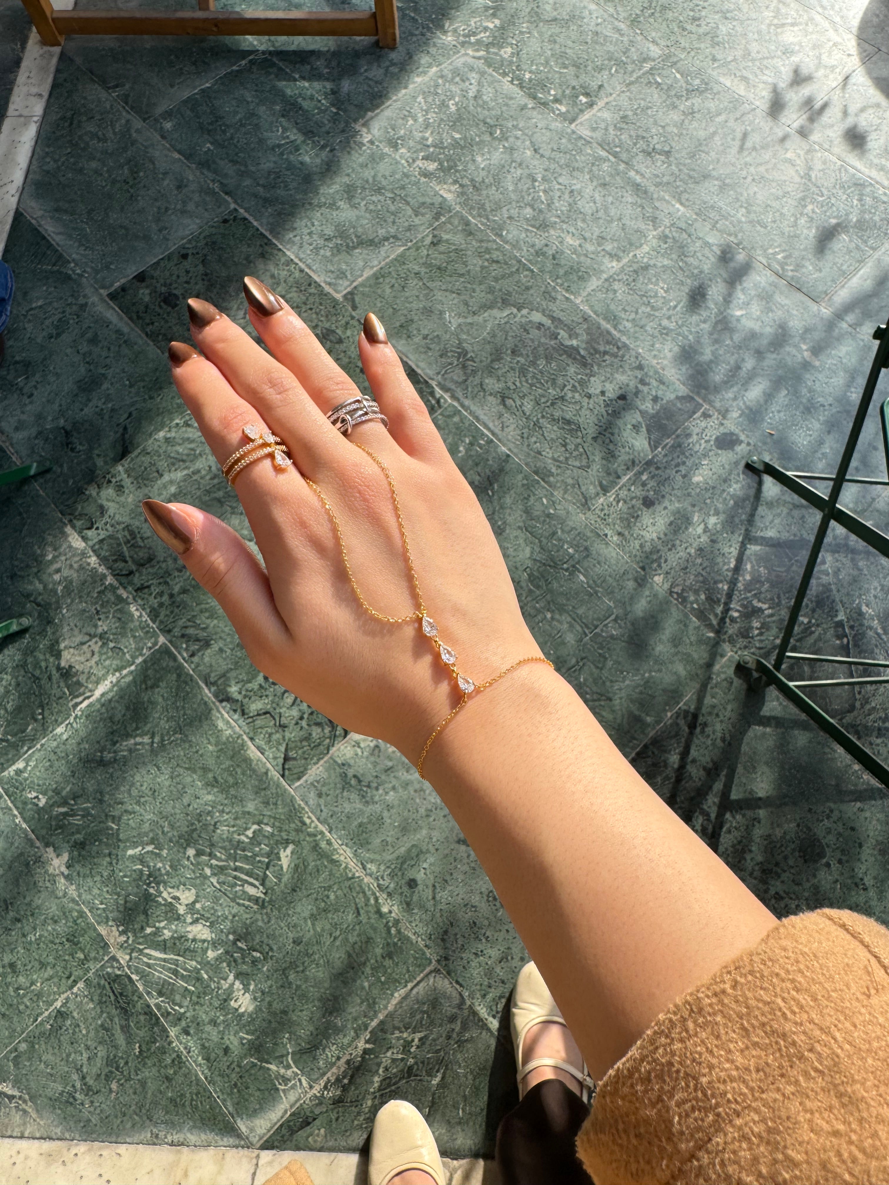 Mona handchain
